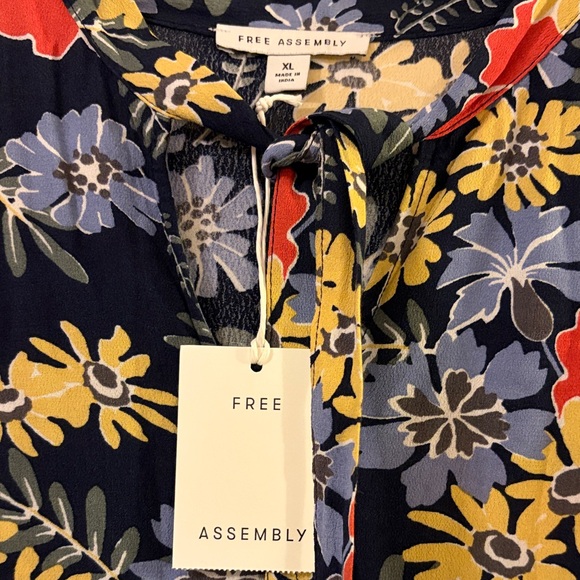 Free Assembly Floral Navy Dress with Red and Yellow Accents NWT Size Xl - Picture 2 of 10